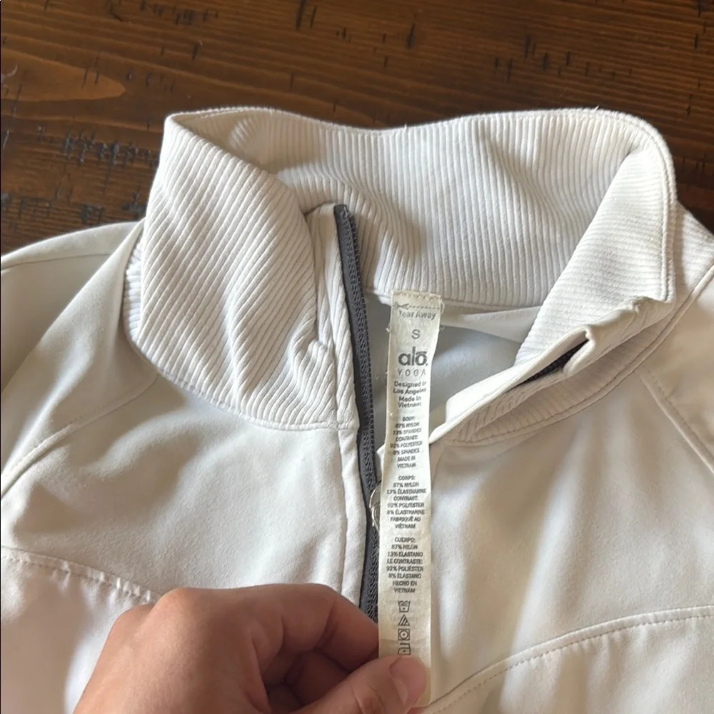 ALO Yoga White Zip-Up Hoodie - Picture 3 of 6